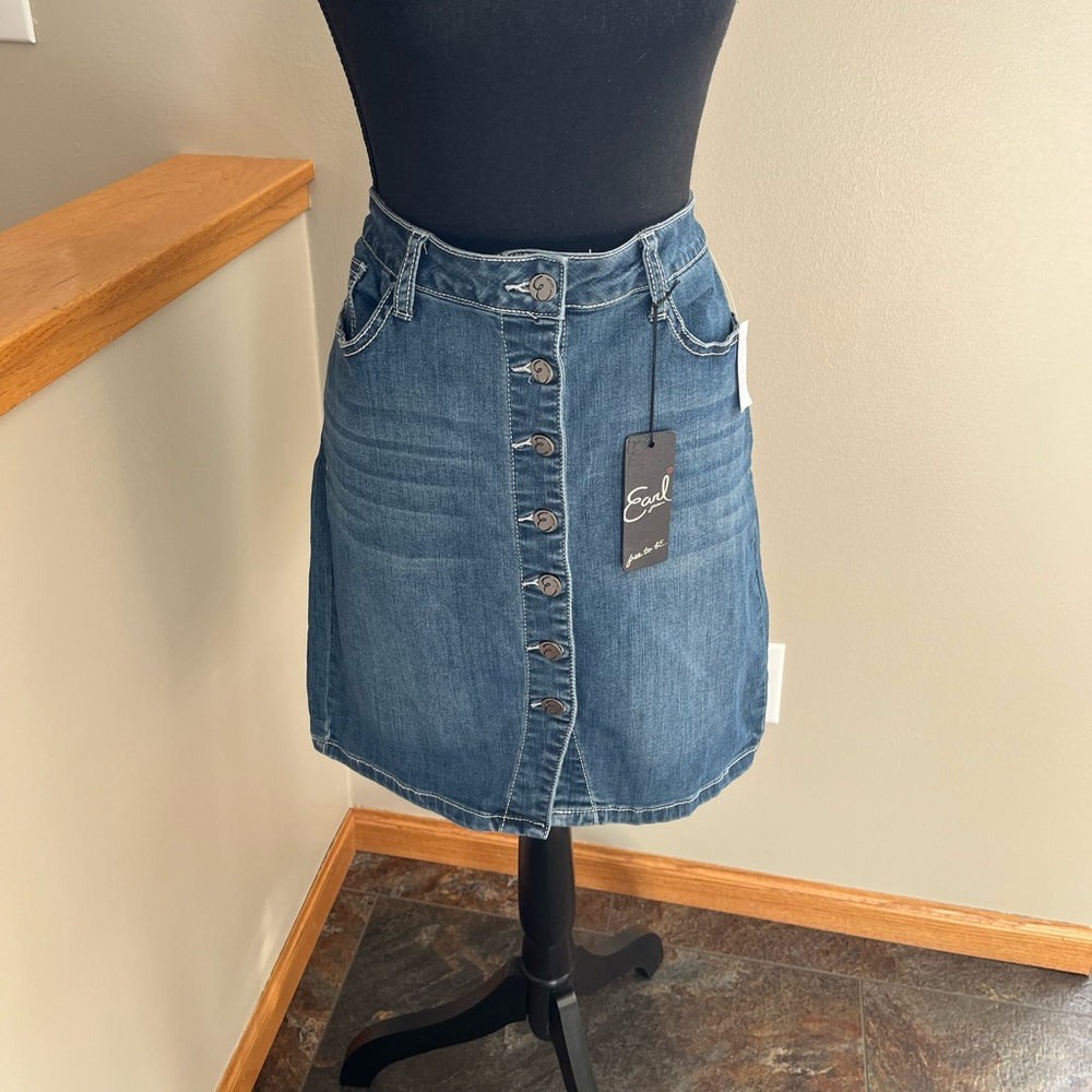 New Earl Jeans denim button front western countrycore blue jean skirt. Size 8P